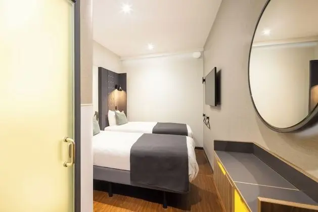 İki Ayrı Yataklı Oda, Penceresiz