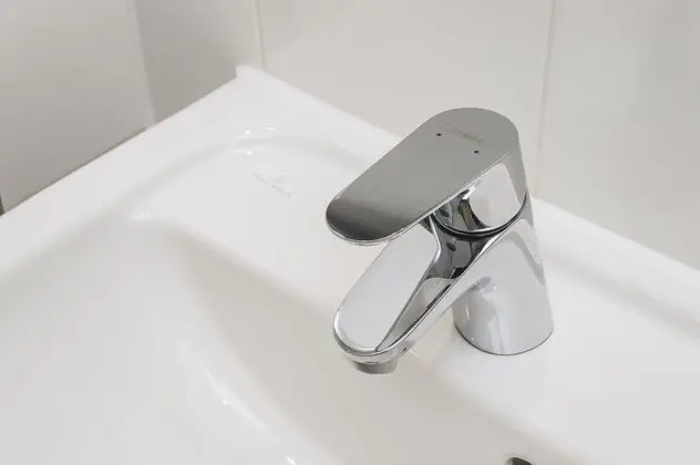 İki Ayrı Yataklı Oda, Penceresiz