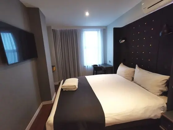 Tek Büyük Yataklı Oda