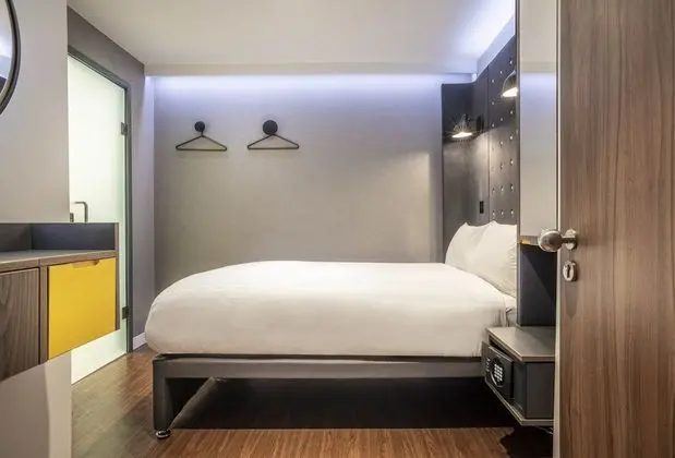 Tek Büyük Yataklı Oda, Penceresiz