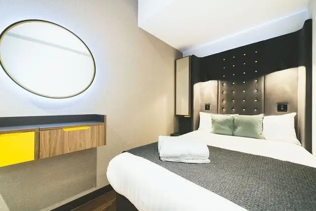 Tek Büyük Yataklı Oda, Penceresiz