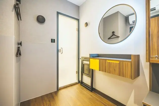 Tek Büyük Yataklı Oda, Penceresiz