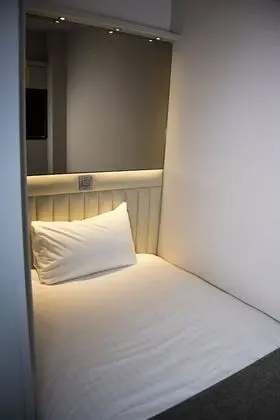 Cosy Single with Window