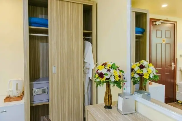 Superior Queen Room with Bathtub and Free Airport Transfer