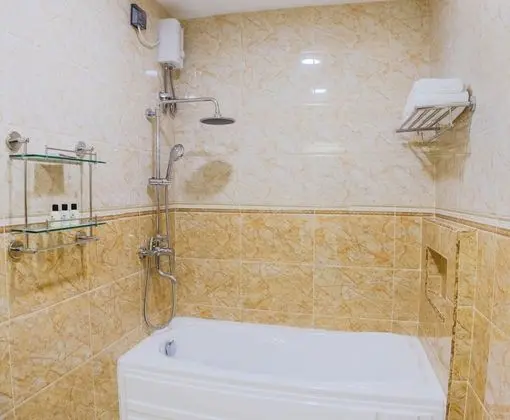 Superior Queen Room with Bathtub and Free Airport Transfer