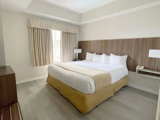 Deluxe 1 Bedroom Suite with Spa Bath and Full Kitchen