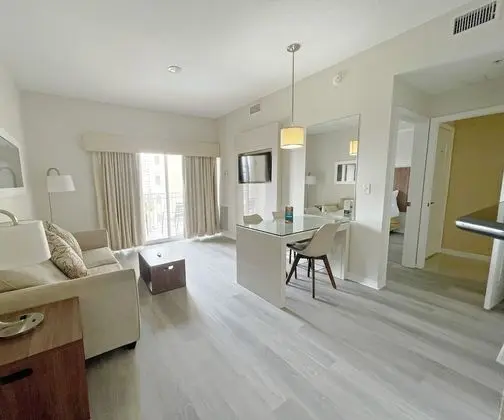 Deluxe 1 Bedroom Suite with Spa Bath and Full Kitchen