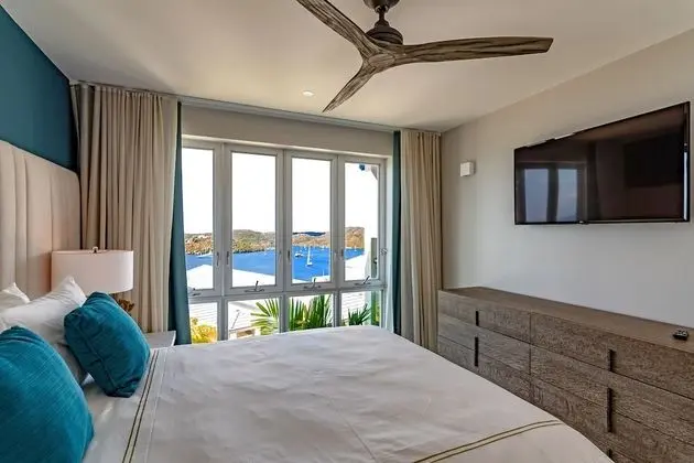 Deluxe Condo, Multiple Beds, Pool Access, Ocean View