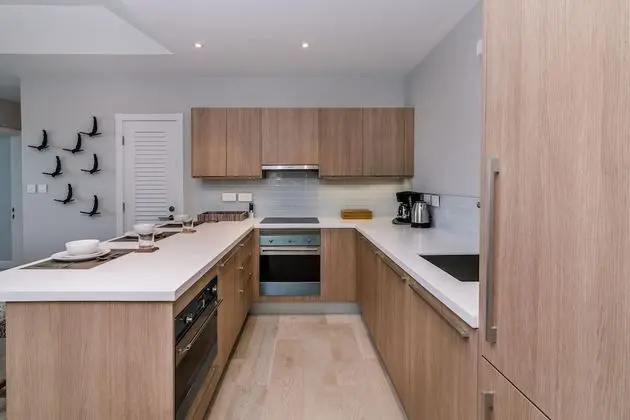 Deluxe Condo, Multiple Beds, Pool Access, Ocean View