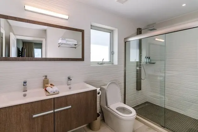 Deluxe Condo, Multiple Beds, Pool Access, Ocean View