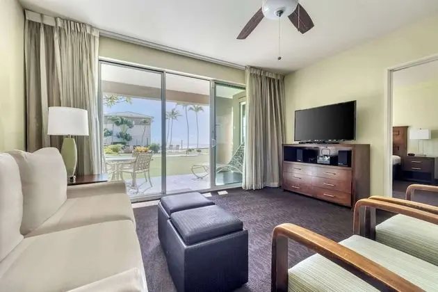 ADA, 2 Bedroom Suite, Partial Ocean View, 1 King & 2 Twin Beds (Accessible Bathtub)