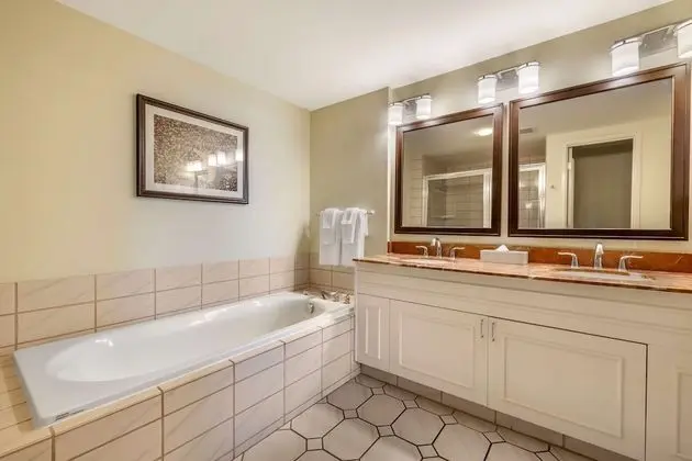 Suite, 2 Bedrooms, Oceanfront (1 King 2 Twin or 1 Queen Bed)