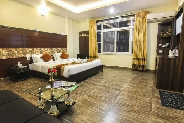 Deluxe Tek Büyük Yataklı Oda, Balkon, Dağ Manzaralı