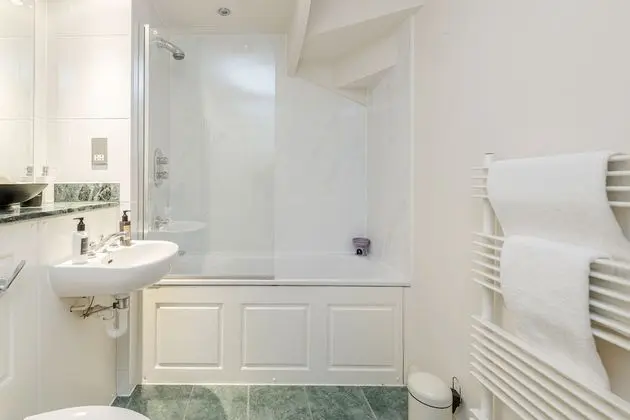 Luxury Apart Daire, 2 Yatak Odası (Kensington Duplex with Balcony)