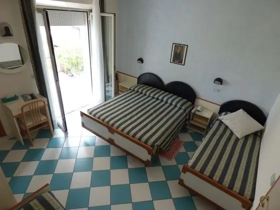 Classic Üç Kişilik Oda