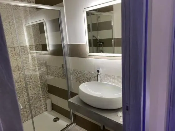 Üç Kişilik Oda, Şehir Manzaralı