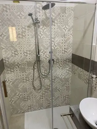 Üç Kişilik Oda, Şehir Manzaralı