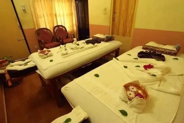 Deluxe Tek Büyük veya İki Ayrı Yataklı Oda (With AC)