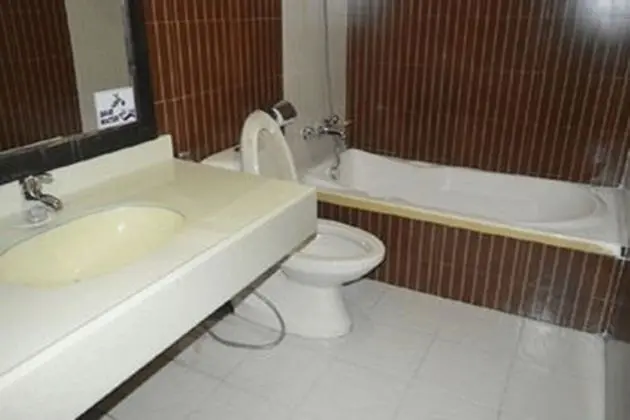 Deluxe Tek Büyük veya İki Ayrı Yataklı Oda (With AC)