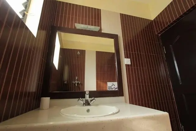 Deluxe Tek Büyük veya İki Ayrı Yataklı Oda (With AC)