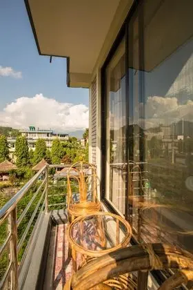 Deluxe Tek Büyük Yataklı Oda, 1 Büyük (Queen) Boy Yatak, Balkon, Dağ Manzaralı