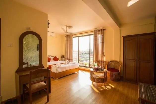 Deluxe Tek Büyük Yataklı Oda, 1 Büyük (Queen) Boy Yatak, Balkon, Dağ Manzaralı