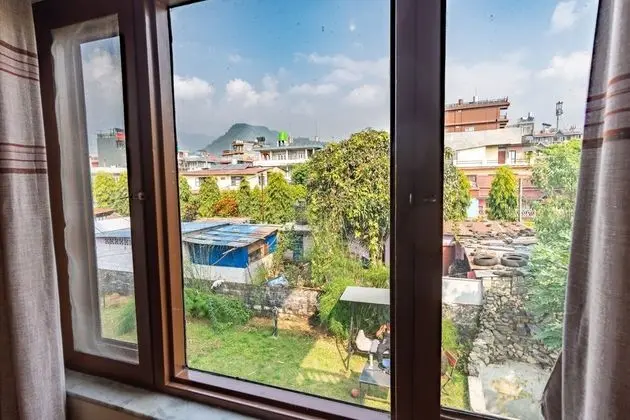 Deluxe Tek Büyük Yataklı Oda, 1 Büyük (Queen) Boy Yatak, Balkon, Dağ Manzaralı