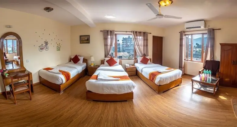 Üç Kişilik Oda, Şehir Manzaralı