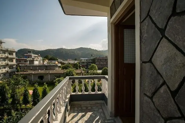 Üç Kişilik Oda, Şehir Manzaralı