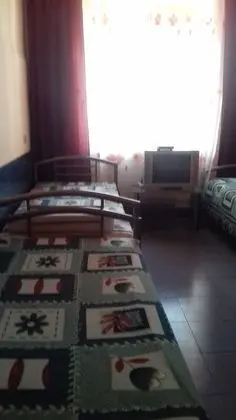 Üç Kişilik Oda, Ortak Banyo (2)