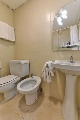 Üç Kişilik Oda