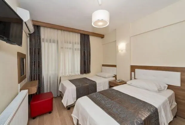 Tek Büyük veya İki Ayrı Yataklı Oda