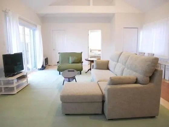Ev (Private Vacation)