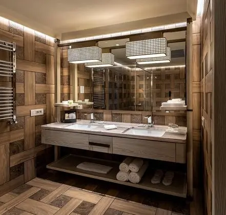 King Suite Banyo