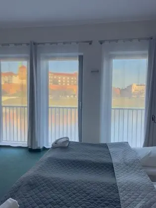 Tek Büyük veya İki Ayrı Yataklı Oda, Nehir Manzaralı