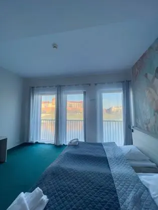 Tek Büyük veya İki Ayrı Yataklı Oda, Nehir Manzaralı