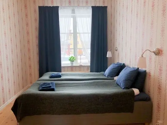 Tek Büyük Yataklı Oda, Ortak Banyo (Wallmans)