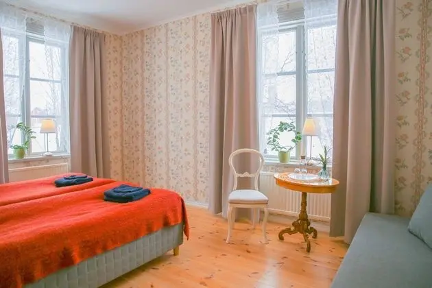 Üç Kişilik Oda, Ortak Banyo (Sofia Magdalena)