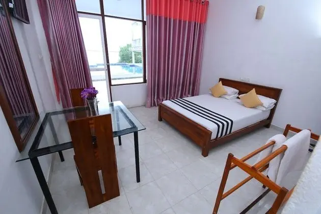 Standard Tek Büyük Yataklı Oda, Havuz Manzaralı