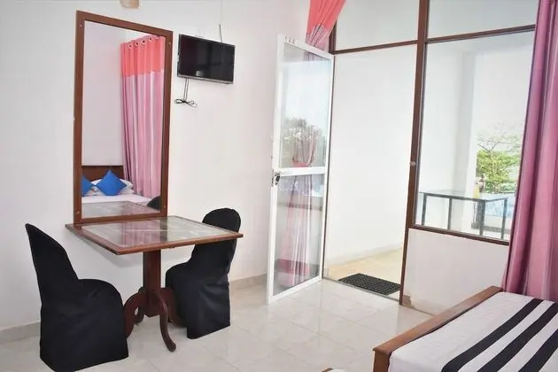 Standard Tek Büyük Yataklı Oda, Havuz Manzaralı