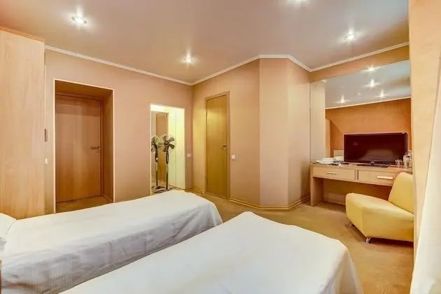 Comfort Tek Büyük veya İki Ayrı Yataklı Oda