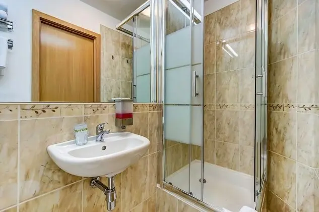 Comfort Tek Büyük veya İki Ayrı Yataklı Oda