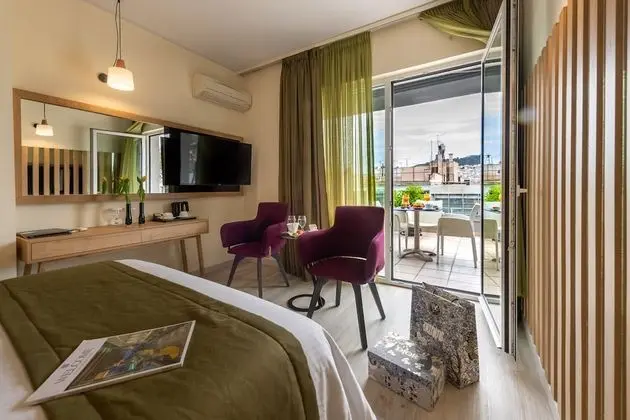 Executive Oda, Teras