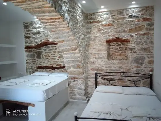 Üç Kişilik Oda