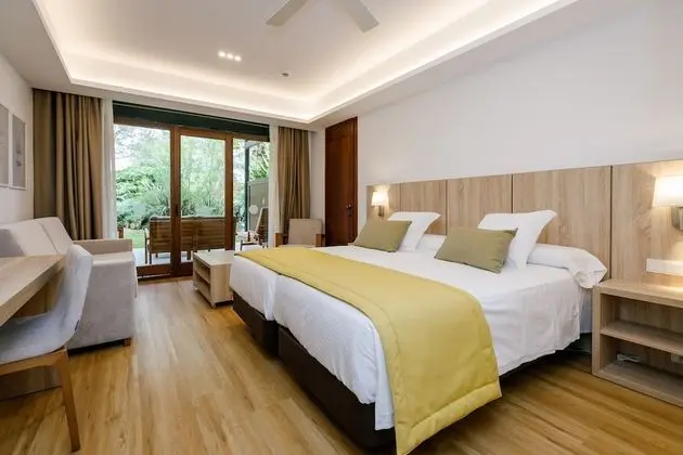 Oda, Balkon (Village, 2 adults + 2 children)
