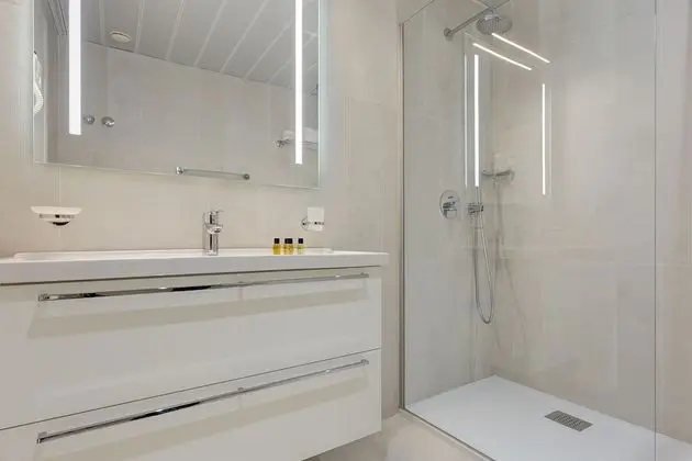 Deluxe Tek Büyük Yataklı Oda, Deniz Manzaralı