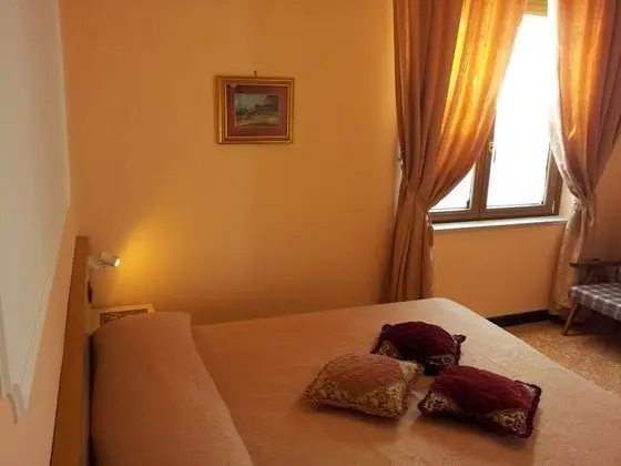 Tek Büyük Yataklı Oda, Balkon, Bahçe Manzaralı