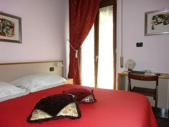 Üç Kişilik Oda, Balkon, Bahçe Manzaralı