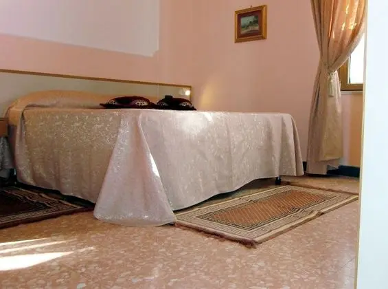 Üç Kişilik Oda, Balkon, Bahçe Manzaralı