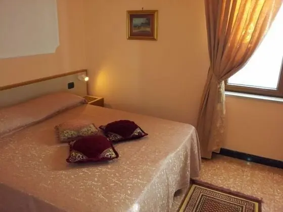 Üç Kişilik Oda, Balkon, Bahçe Manzaralı